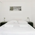 1 Bedroom Gorgeous In דירה *